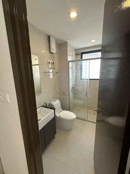 Condominium for Rent at Kings Bay @ Country Garden Danga Bay - Vivi Ong - Bathroom - PropertyGuru.com.my