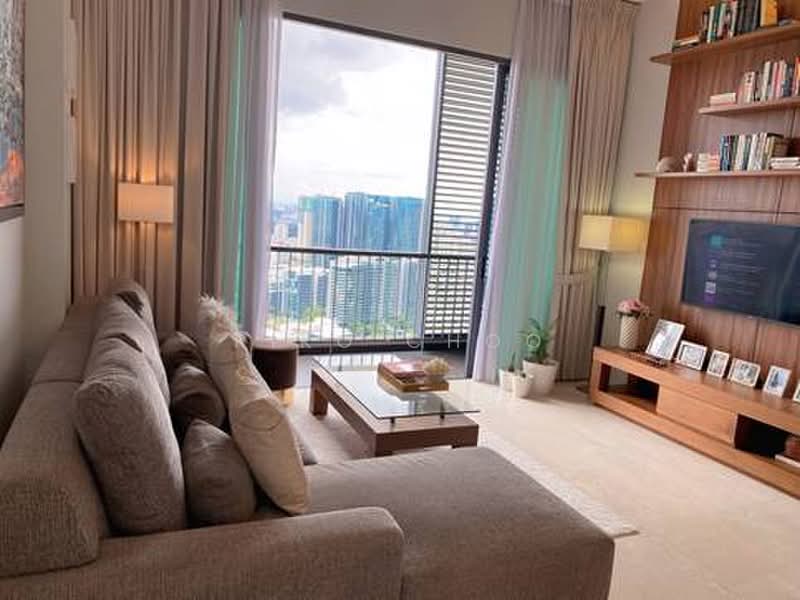 Servis Apartment untuk Dijual di Vogue Suites One - Riko Choo - Living Room - PropertyGuru.com.my
