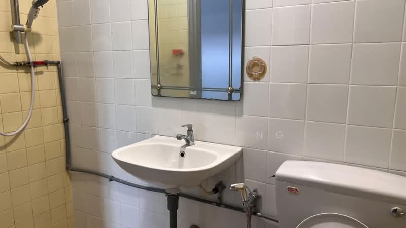Rumah Teres 2 Tingkat untuk Disewa di Taman Sri Nibong (Bayan Lepas) - Jerome Eng - Bathroom - PropertyGuru.com.my