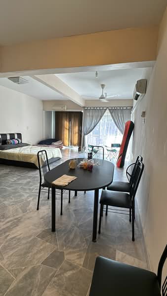 Servis Apartment untuk Dijual di Ocean View Resort - Dennix Chin - Bedroom - PropertyGuru.com.my