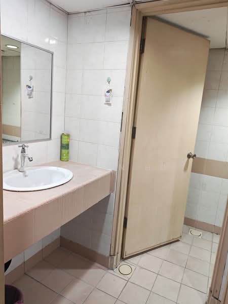 Shop / Office for Rent in Ampang Jaya (Ampang) - Lilian ho - Bathroom - PropertyGuru.com.my