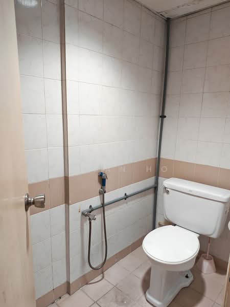 Shop / Office for Rent in Ampang Jaya (Ampang) - Lilian ho - Bathroom - PropertyGuru.com.my