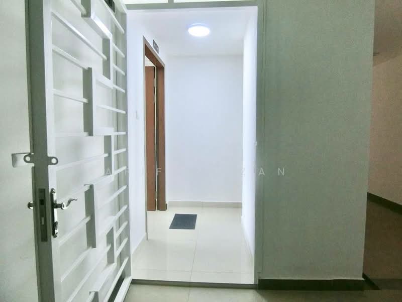 Kondominium untuk Dijual di Lake Point Residence - Afif Azizan - Entrance - PropertyGuru.com.my