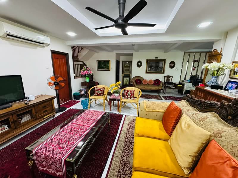 Rumah Teres 2 Tingkat untuk Dijual di Puncak Alam (Selangor) - Mohd Fadzli - Living Room - PropertyGuru.com.my