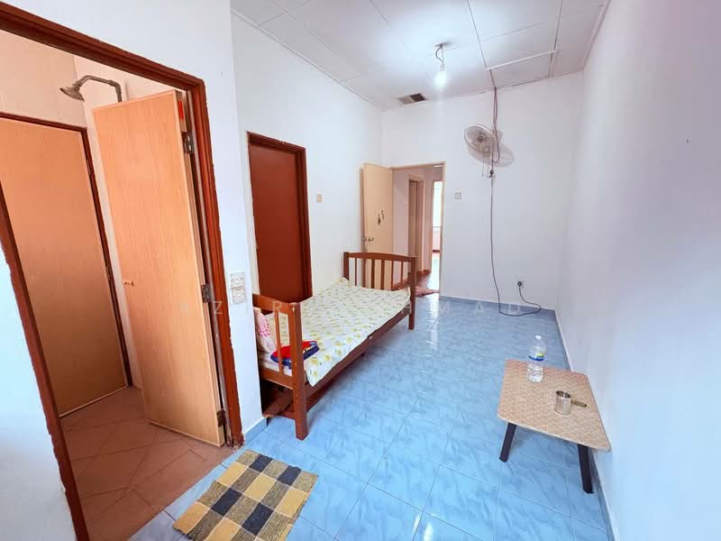 2-storey Terraced House for Sale in Bandar Bukit Mahkota (Bangi) - Azira Ahmad - Bedroom - PropertyGuru.com.my