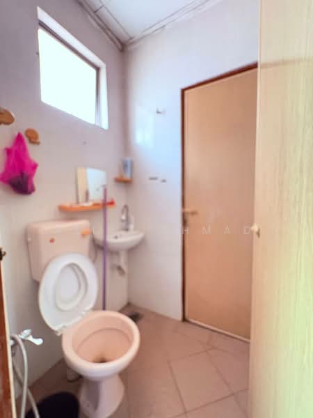 2-storey Terraced House for Sale in Bandar Bukit Mahkota (Bangi) - Azira Ahmad - Bathroom - PropertyGuru.com.my