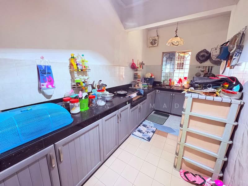 2-storey Terraced House for Sale in Bandar Bukit Mahkota (Bangi) - Azira Ahmad - Kitchen - PropertyGuru.com.my