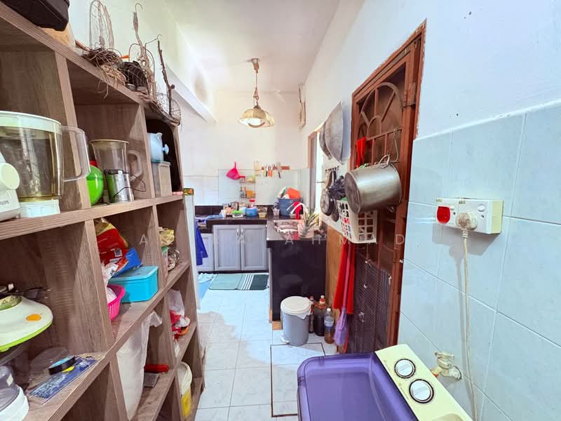 2-storey Terraced House for Sale in Bandar Bukit Mahkota (Bangi) - Azira Ahmad - Kitchen - PropertyGuru.com.my
