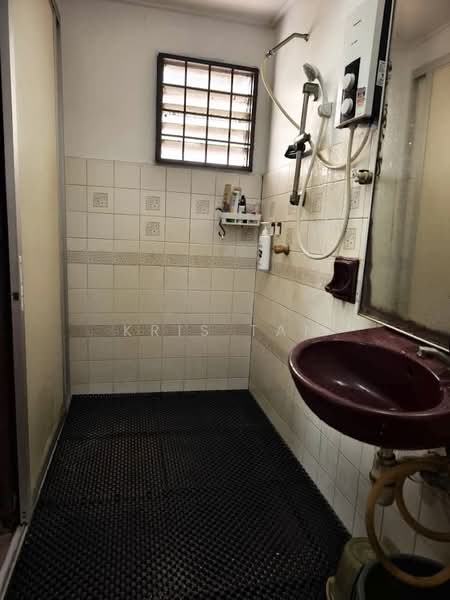 Rumah Teres untuk Dijual di Taman Sri Aman (Cheras) - Kris Tan - Bathroom - PropertyGuru.com.my