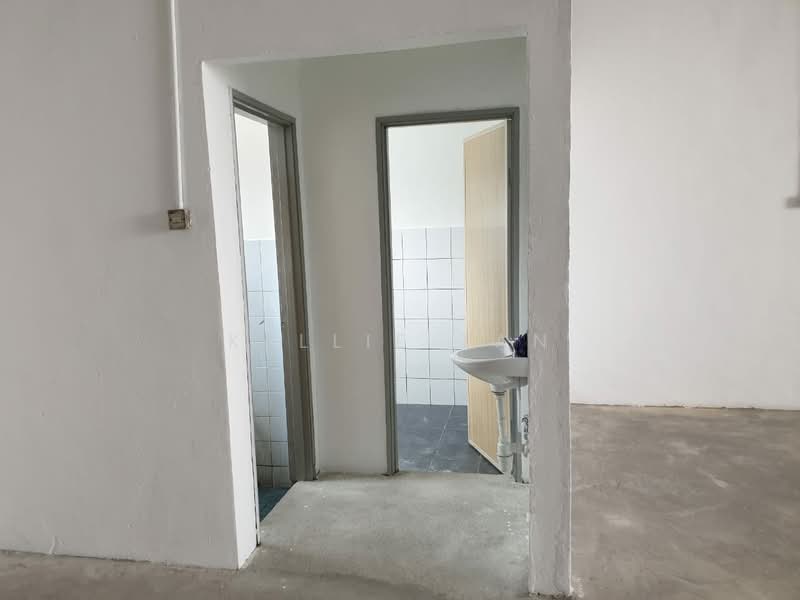 Factory for Rent in Taman Industri Bolton (Batu Caves) - Kellie Tan - Bathroom - PropertyGuru.com.my