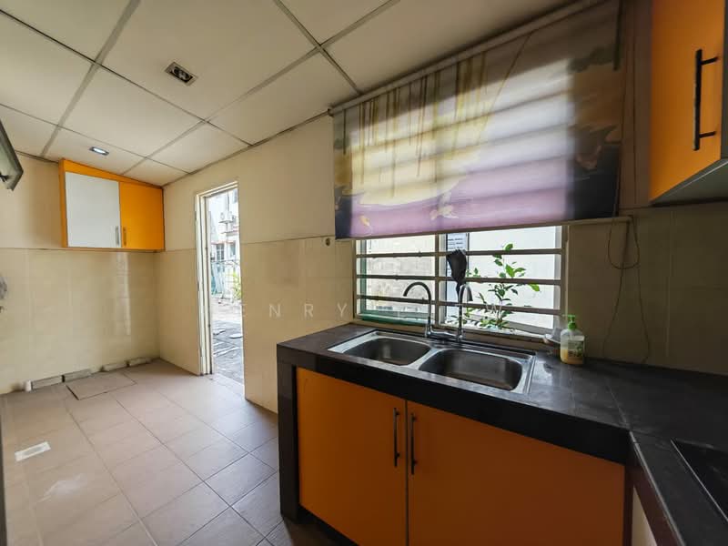 2.5-storey Terraced House for Sale in Puchong (Selangor) - Henry Liew - Kitchen - PropertyGuru.com.my