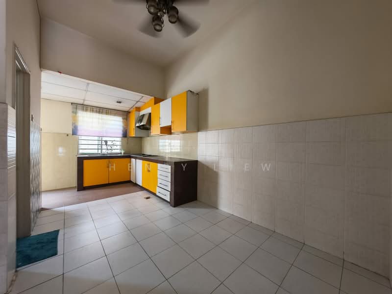 2.5-storey Terraced House for Sale in Puchong (Selangor) - Henry Liew - Kitchen - PropertyGuru.com.my