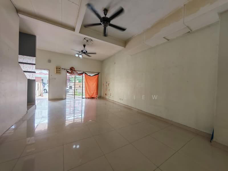 2.5-storey Terraced House for Sale in Puchong (Selangor) - Henry Liew - Living Room - PropertyGuru.com.my