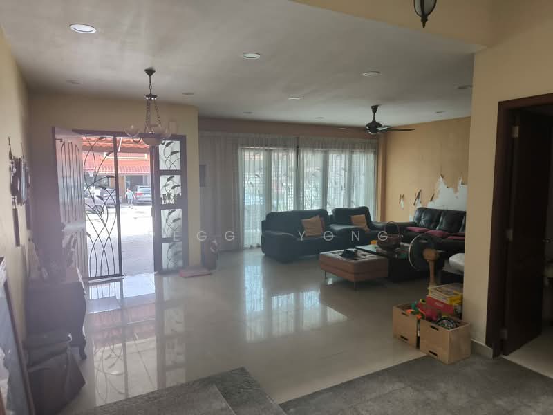 2-storey Terraced House for Sale in Bukit Rahman Putra (Sungai Buloh) - Peggy Yong - Living Room - PropertyGuru.com.my
