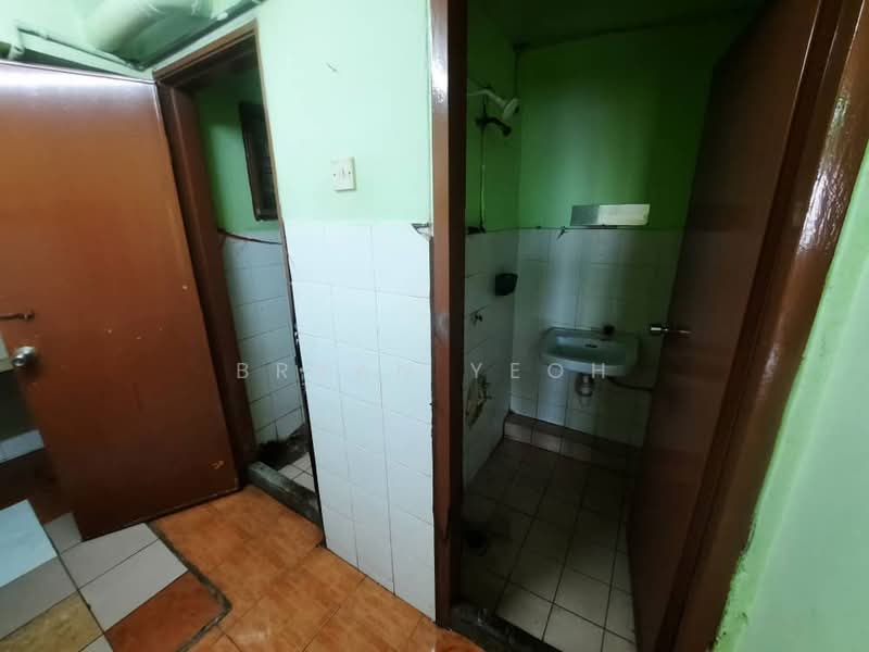 Rumah Flat untuk Disewa di USJ 1 - Bryan Yeoh - Bathroom - PropertyGuru.com.my