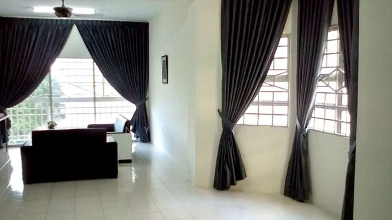 Pangsapuri untuk Disewa di Vista Indah Putra - Nyco Lim - Living Room - PropertyGuru.com.my