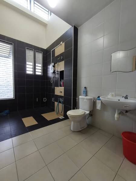 2-storey Terraced House for Sale in Taman Impian Emas (Skudai) - Iden Tan - Bathroom - PropertyGuru.com.my