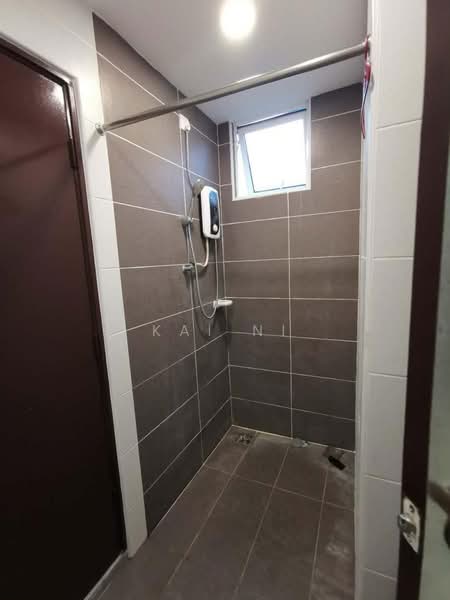 Service Residence for Sale at KSL Residence @ Daya - Kai Ni - Bathroom - PropertyGuru.com.my