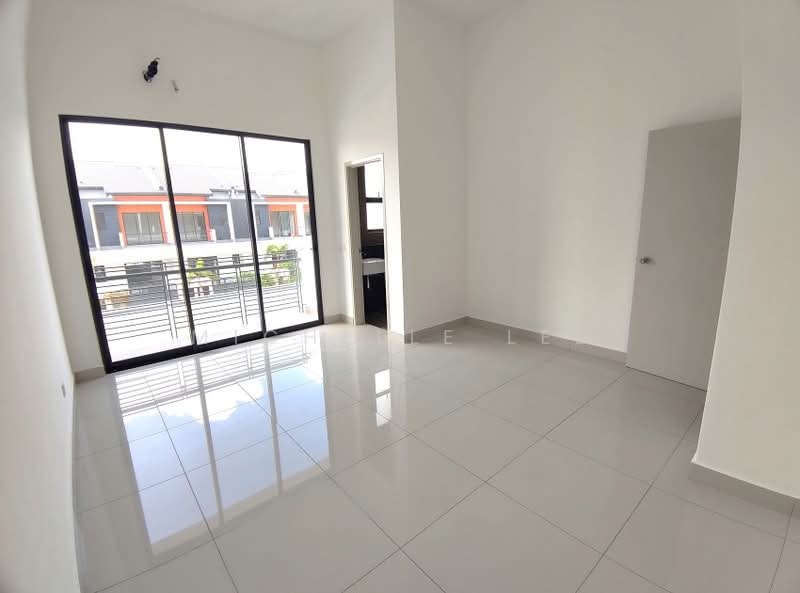 Rumah Teres 2 Tingkat untuk Dijual di Telok Panglima Garang (Selangor) - Michelle Lee - Living Room - PropertyGuru.com.my