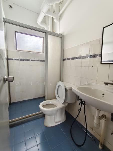 Pangsapuri untuk Disewa di Kenanga Apartments - Winnie Chong - Bathroom - PropertyGuru.com.my