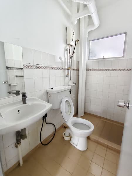 Pangsapuri untuk Disewa di Kenanga Apartments - Winnie Chong - Bathroom - PropertyGuru.com.my