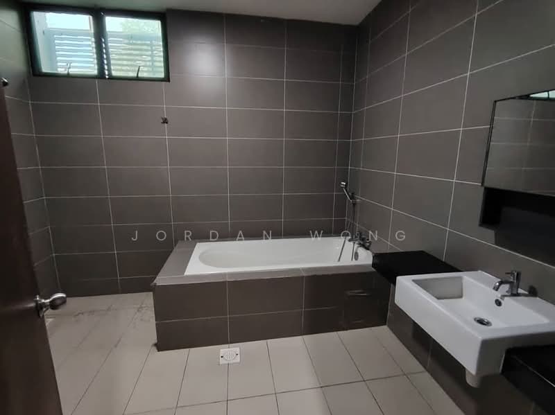 Rumah Teres 2 Tingkat untuk Disewa di Senibong (Permas Jaya) - Jordan Wong - Bathroom - PropertyGuru.com.my