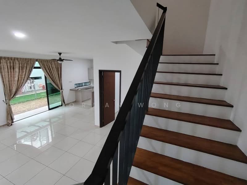 Rumah Teres 2 Tingkat untuk Disewa di Senibong (Permas Jaya) - Jordan Wong - Living Room - PropertyGuru.com.my