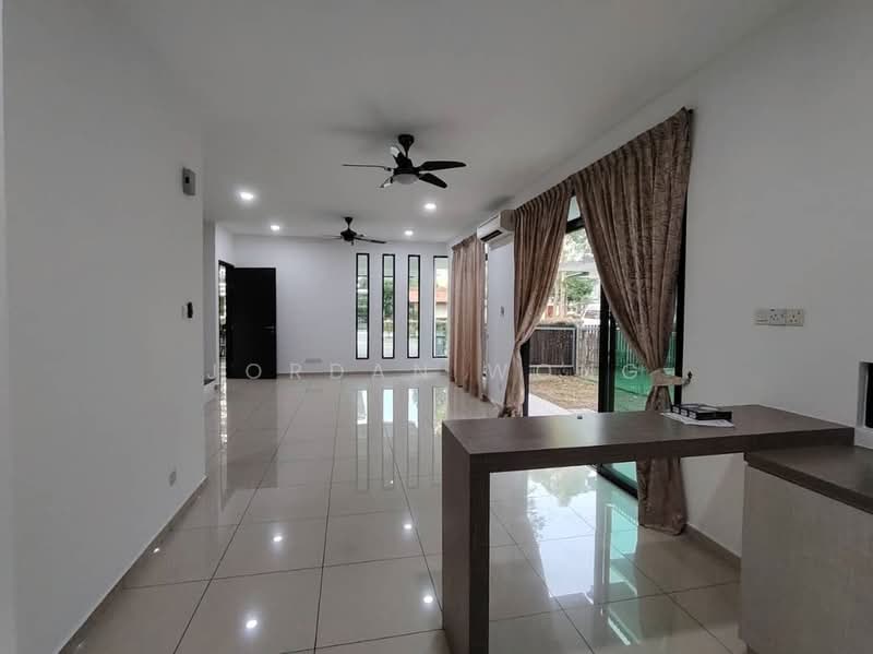 Rumah Teres 2 Tingkat untuk Disewa di Senibong (Permas Jaya) - Jordan Wong - Living Room - PropertyGuru.com.my