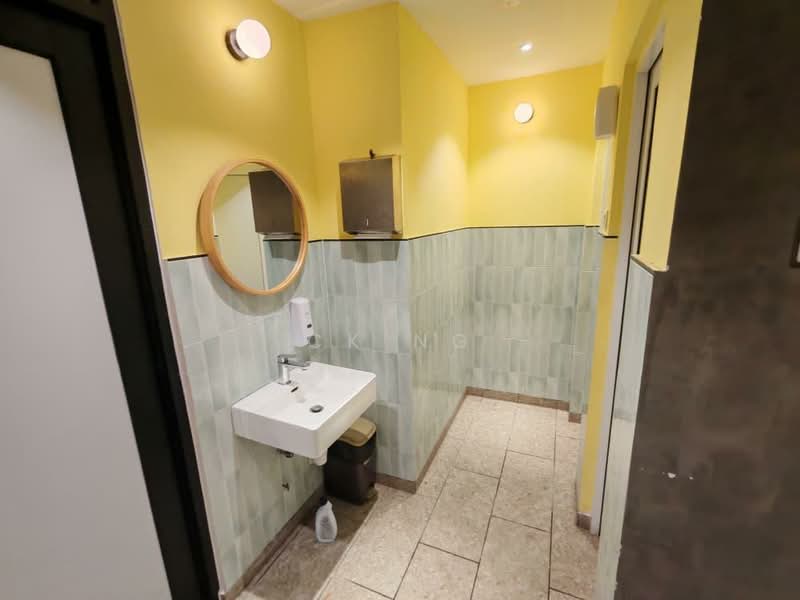 Shop for Rent in Bukit Bintang (KL City Centre) - CK Ng - Bathroom - PropertyGuru.com.my