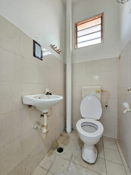 Rumah Teres 2 Tingkat untuk Dijual di Taman Setia Indah (Tebrau) - Cheryl Tey - Bathroom - PropertyGuru.com.my