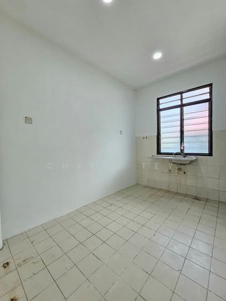 Rumah Teres 2 Tingkat untuk Dijual di Taman Setia Indah (Tebrau) - Cheryl Tey - Kitchen - PropertyGuru.com.my