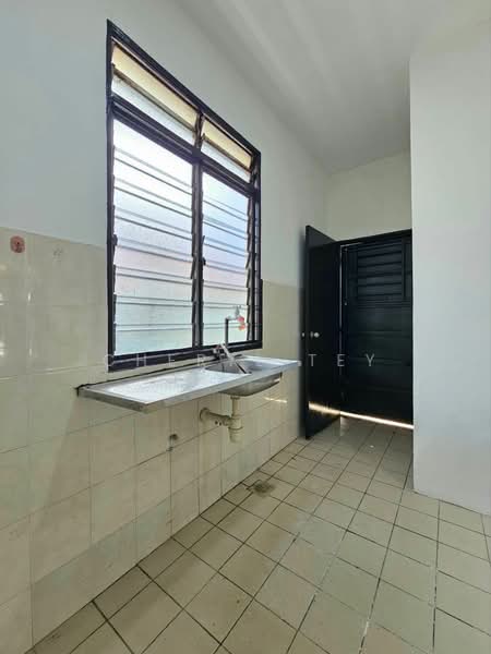 Rumah Teres 2 Tingkat untuk Dijual di Taman Setia Indah (Tebrau) - Cheryl Tey - Kitchen - PropertyGuru.com.my