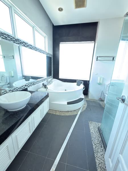 Bungalow for Rent in Batu Ferringhi (Penang) - Fanny Wong - Bathroom - PropertyGuru.com.my
