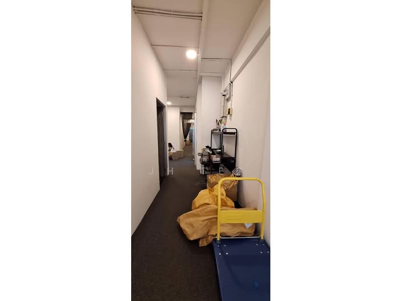 Office for Rent in Bandar Damansara Perdana (Damansara Perdana) - JH Tee - Corridor - PropertyGuru.com.my