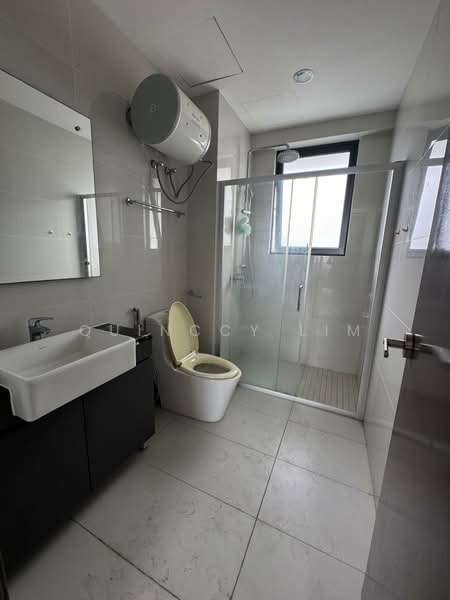 Condominium for Rent at Amberside @ Country Garden Danga Bay - Quinccy Lim - Bathroom - PropertyGuru.com.my