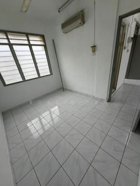 Flat for Sale at Flat Taman Perling - Robbie Tan - Interior - PropertyGuru.com.my