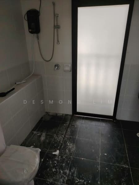 Rumah Teres untuk Dijual di Kota Masai (Pasir Gudang) - Desmond Lim - Bathroom - PropertyGuru.com.my