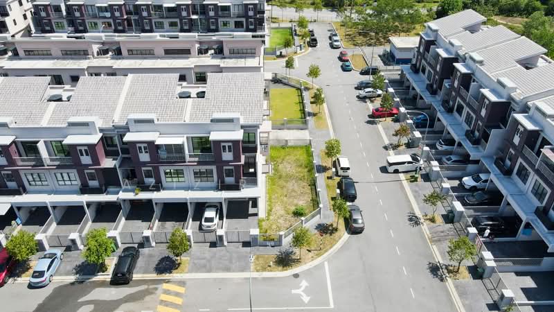 Rumah Bandar untuk Dijual di Bandar Bukit Mahkota (Bangi) - Azizirrahim . - Exterior - PropertyGuru.com.my