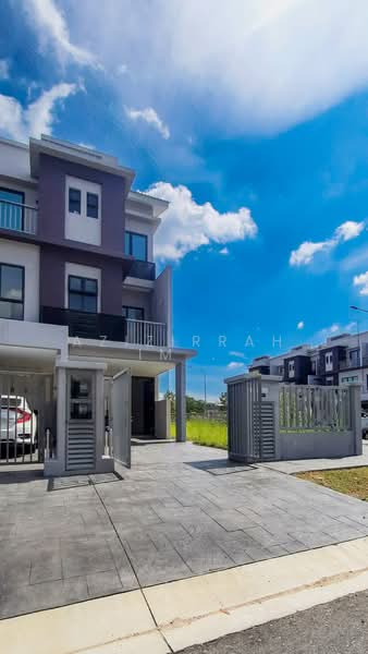 Rumah Bandar untuk Dijual di Bandar Bukit Mahkota (Bangi) - Azizirrahim . - Exterior - PropertyGuru.com.my