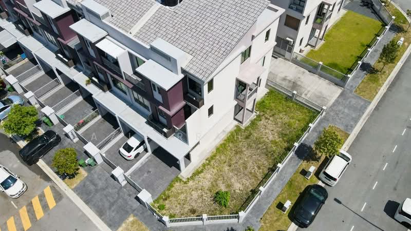 Rumah Bandar untuk Dijual di Bandar Bukit Mahkota (Bangi) - Azizirrahim . - Exterior - PropertyGuru.com.my
