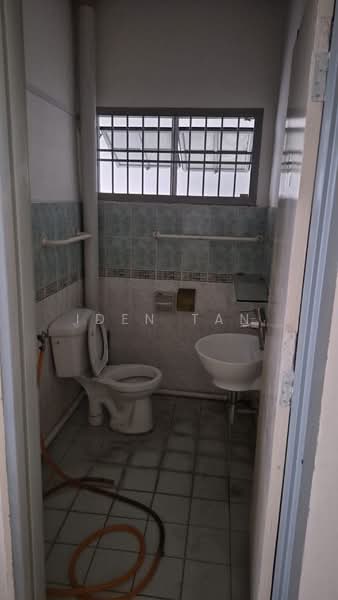 Rumah Teres 2 Tingkat untuk Dijual di Bandar Putra (Kulai) - Iden Tan - Bathroom - PropertyGuru.com.my
