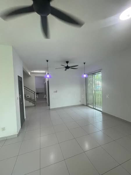 Semi-Detached House for Rent in Shah Alam (Selangor) - Rohana Ishak - Living Room - PropertyGuru.com.my