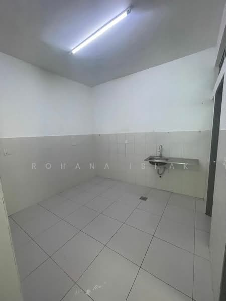 Semi-Detached House for Rent in Shah Alam (Selangor) - Rohana Ishak - Kitchen - PropertyGuru.com.my