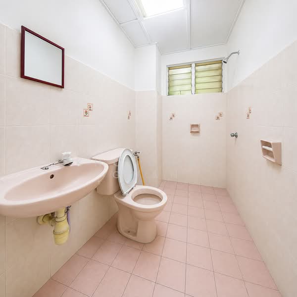 Pangsapuri untuk Dijual di Pangsapuri Sri Mekar - Kho Chng Guan - Bathroom - PropertyGuru.com.my