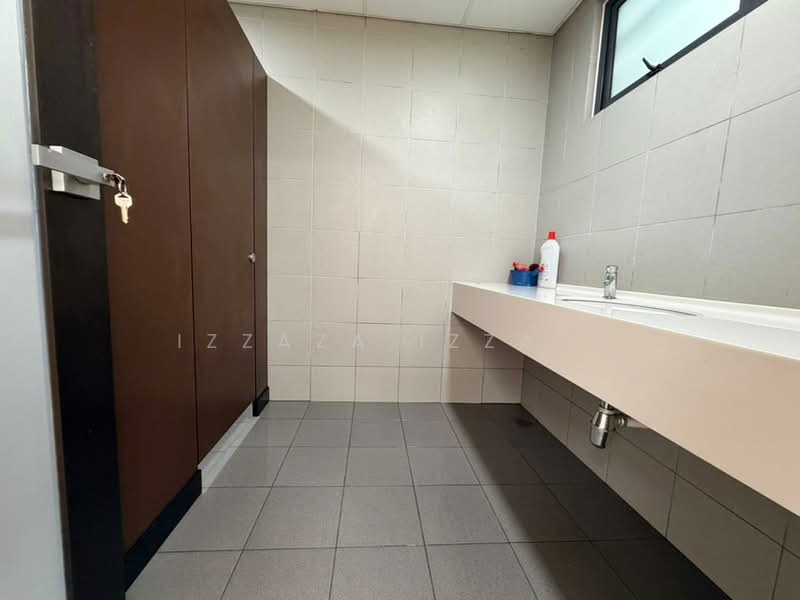 Pejabat untuk Disewa di Bukit Jelutong (Shah Alam) - Izzaza Izzati - Bathroom - PropertyGuru.com.my