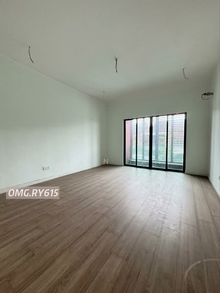 Rumah Teres 2 Tingkat untuk Dijual di Bukit Raja (Selangor) - Rylin Tan - Living Room - PropertyGuru.com.my