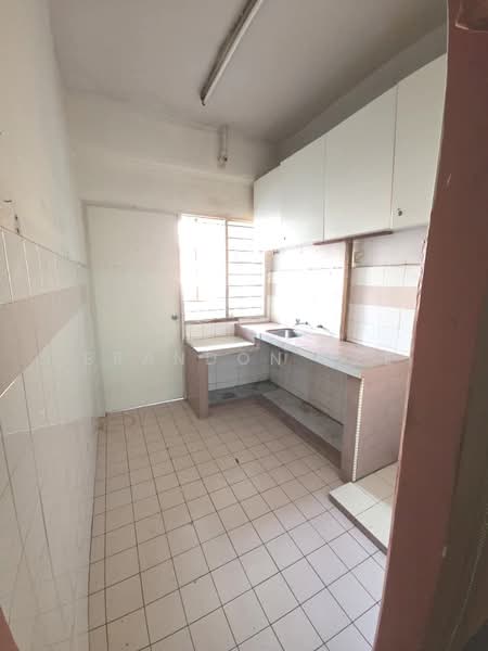 Rumah Flat untuk Disewa di Pangsapuri Kenari - Brandon Yee - Kitchen - PropertyGuru.com.my
