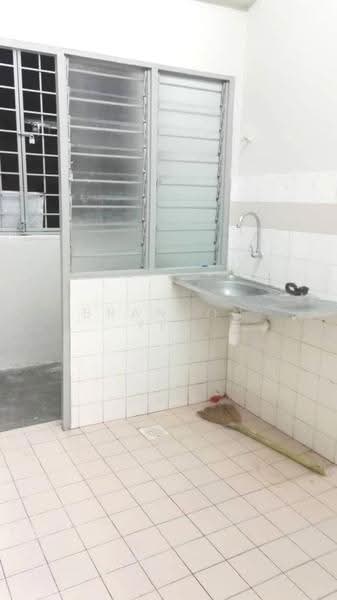 Rumah Flat untuk Disewa di Pangsapuri Kenari - Brandon Yee - Kitchen - PropertyGuru.com.my