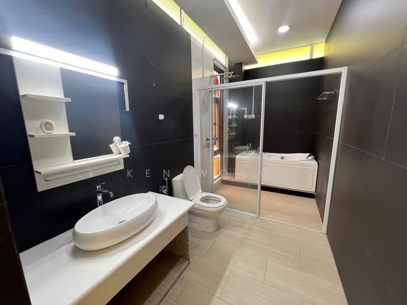 Bungalow for Sale in Mines Resort City (Seri Kembangan) - Ken Wong - Bathroom - PropertyGuru.com.my