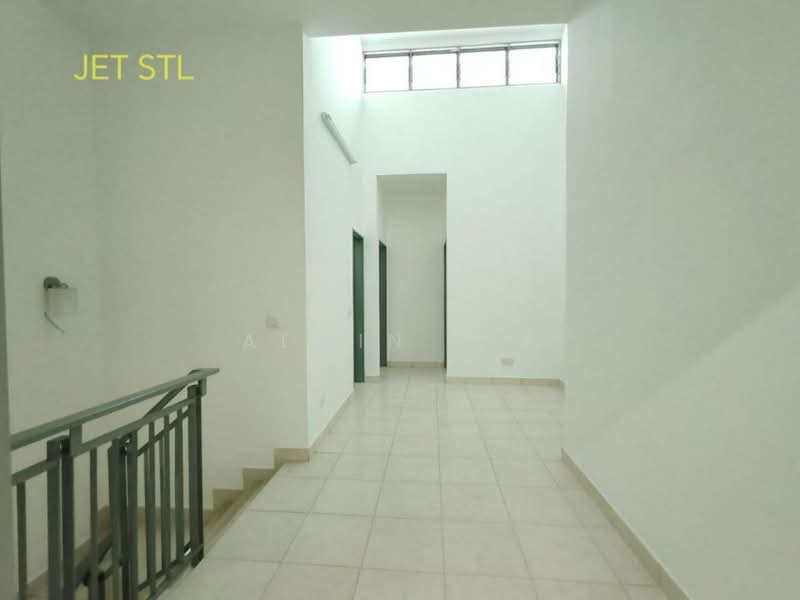 Rumah Teres 2 Tingkat untuk Dijual di Setia Alam (Selangor) - Alwin Lee - Corridor - PropertyGuru.com.my
